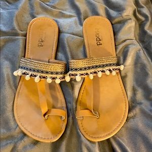 Toe sandals